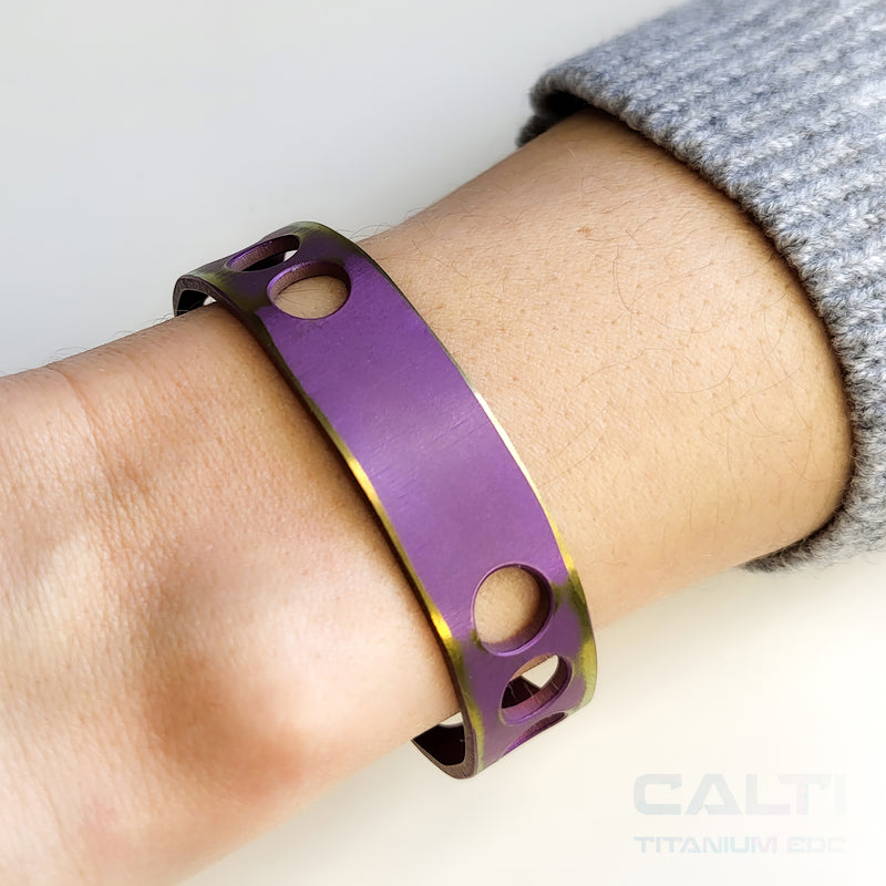 Load image into Gallery viewer, CALTI Titanium Two-Tone Cuff Bracelet Hypoallergenic Anodized Design
