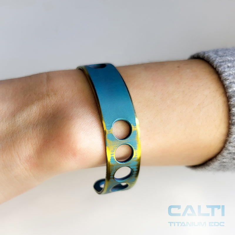 Load image into Gallery viewer, CALTI Titanium Blue Two-Tone Cuff Bracelet Hypoallergenic Anodized Design
