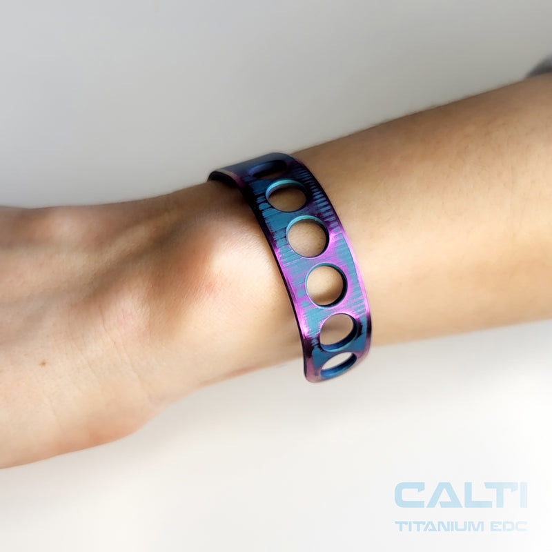 Load image into Gallery viewer, CALTI Titanium Blue Two-Tone Cuff Bracelet Hypoallergenic Anodized Design
