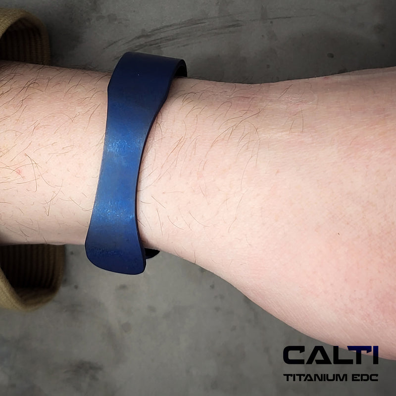 Load image into Gallery viewer, CALTI Raw Titanium Cuff Bracelet Hypoallergenic Anodized Design

