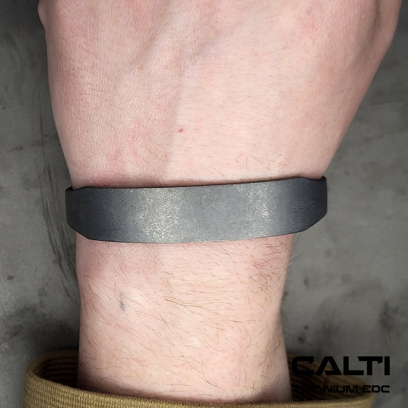Load image into Gallery viewer, CALTI Raw Titanium Cuff Bracelet Hypoallergenic Anodized Design
