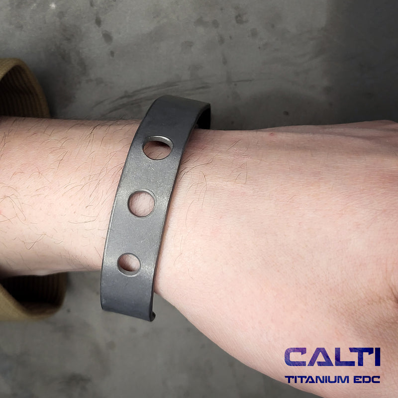 Load image into Gallery viewer, CALTI Raw Titanium Cuff Bracelet Hypoallergenic Anodized Design
