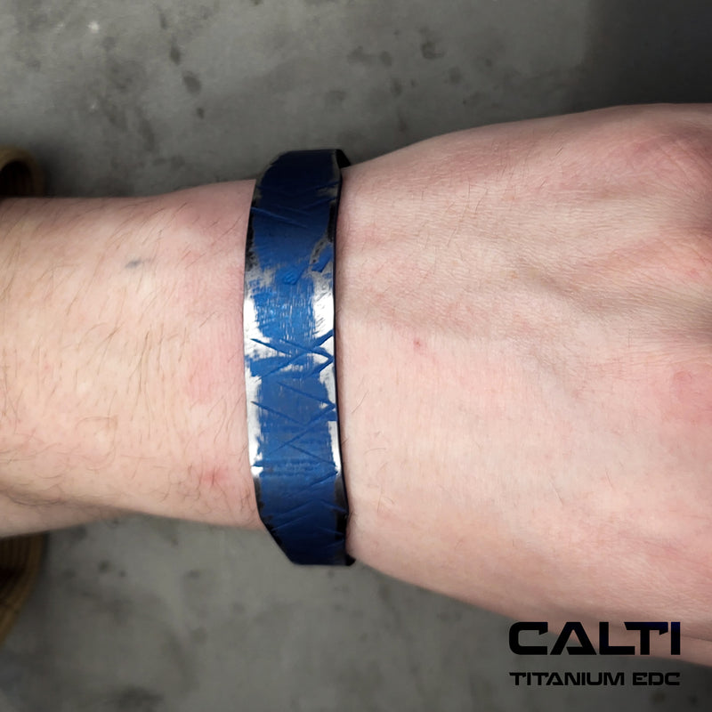 Load image into Gallery viewer, CALTI Customized Titanium Cuff Bracelet Hypoallergenic Anodized Design
