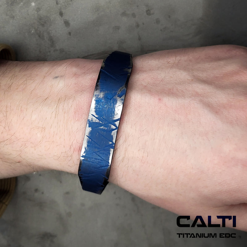 Load image into Gallery viewer, CALTI Customized Titanium Cuff Bracelet Hypoallergenic Anodized Design
