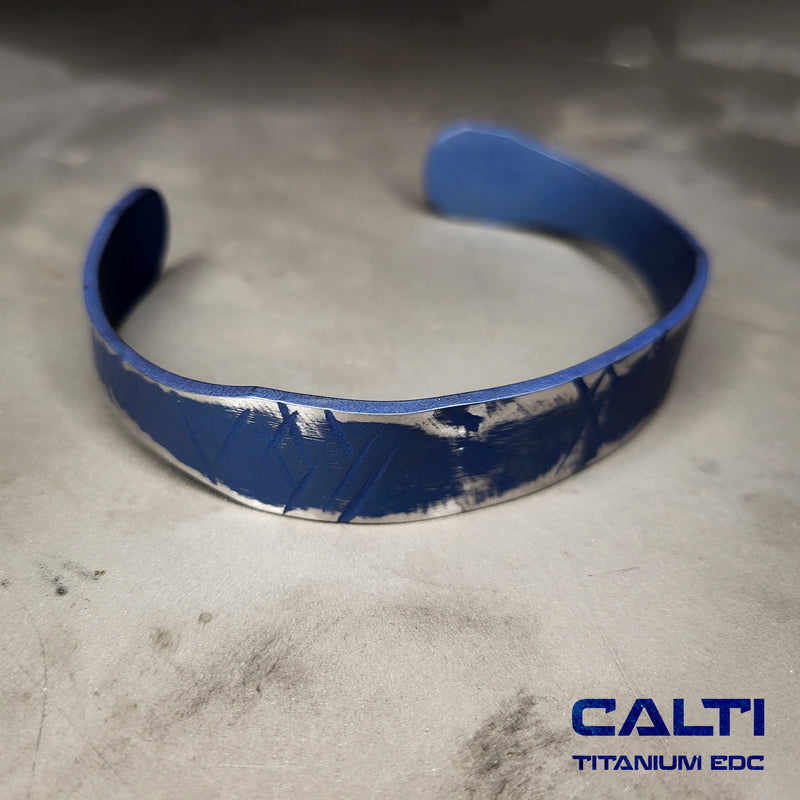Load image into Gallery viewer, CALTI Customized Titanium Cuff Bracelet Hypoallergenic Anodized Design
