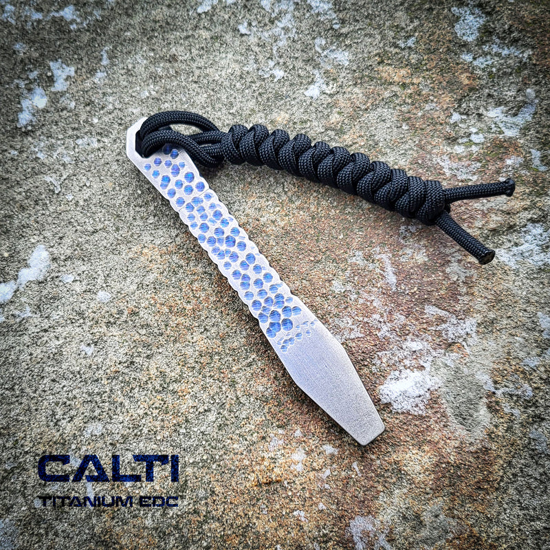 Load image into Gallery viewer, CALTI Slim Titanium Pocket Prybar: Ultra-Strong &amp; Lightweight EDC Tool Customized

