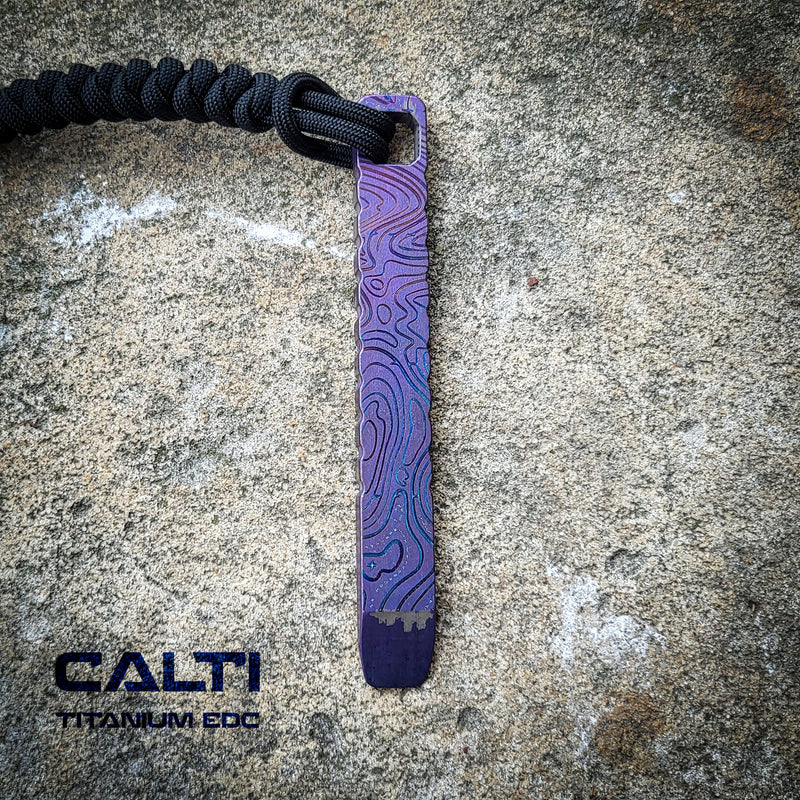 Load image into Gallery viewer, CALTI Slim Titanium Pocket Prybar: Ultra-Strong &amp; Lightweight EDC Tool Customized Geo Lines
