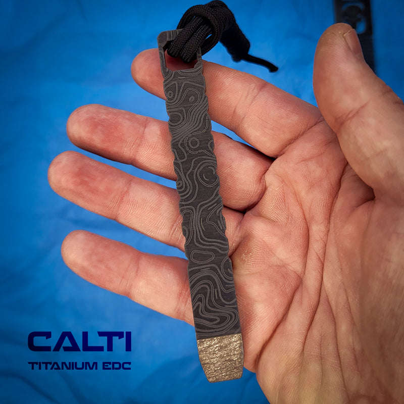 Load image into Gallery viewer, CALTI Slim Titanium Black Engraved Pocket Prybar: Ultra-Strong &amp; Lightweight EDC Tool Customized
