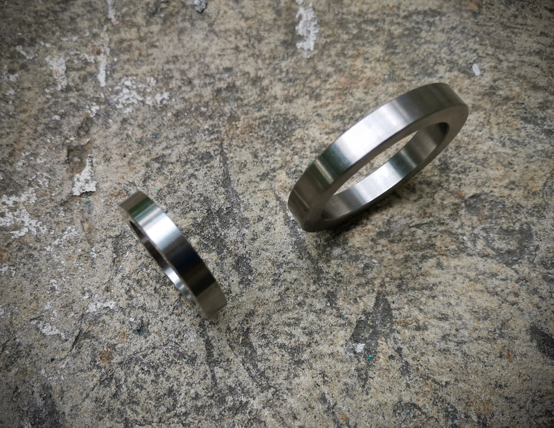 Load image into Gallery viewer, Calti Large Titanium Key Ring (42mm) | Heavy-Duty EDC Lanyard Loop
